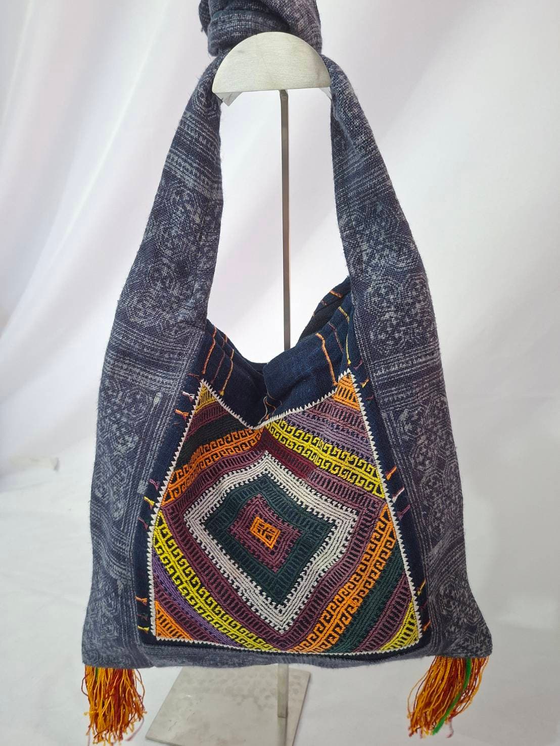SHOULDER HILL TRIBE BAG