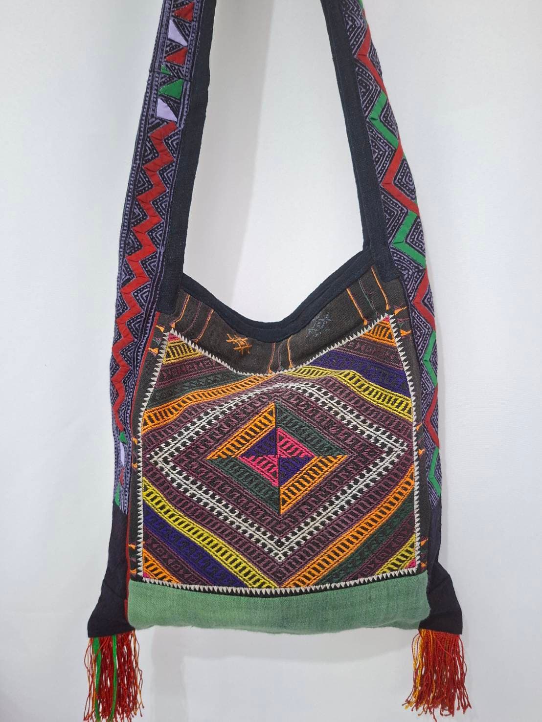 SHOULDER HILL TRIBE BAG