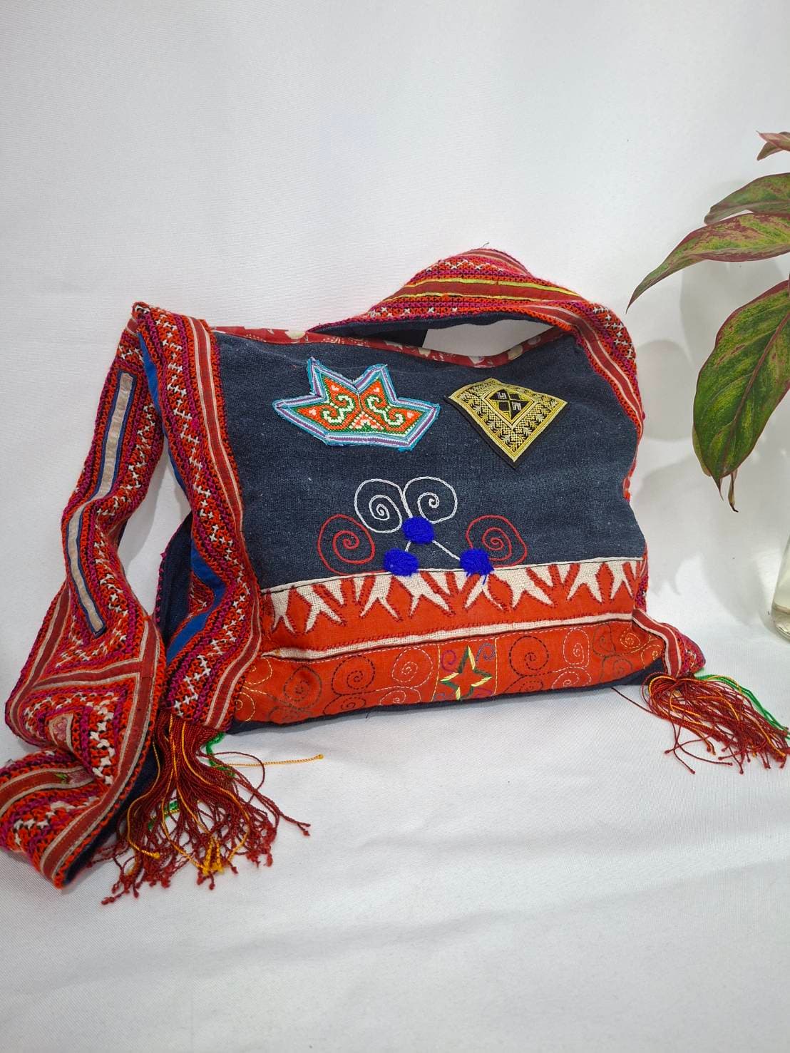 SHOULDER HILL TRIBE BAG