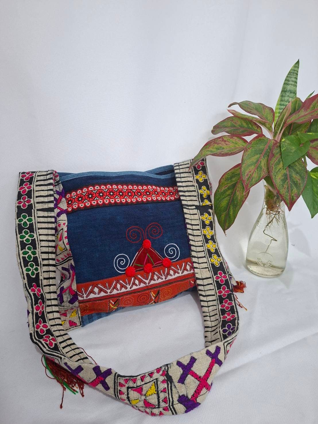 SHOULDER HILL TRIBE BAG